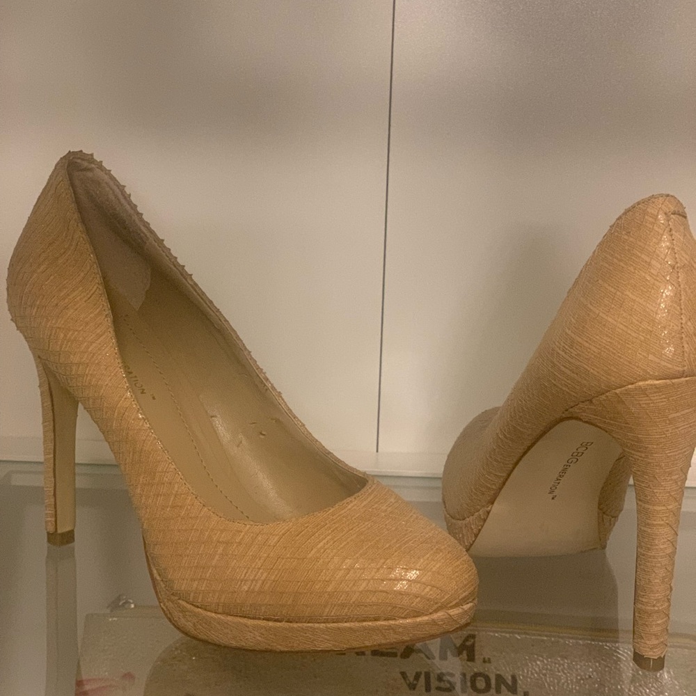 BCBG GENERATION BEIGE HEEL